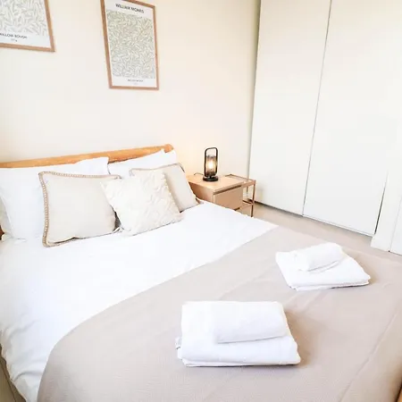 Beautiful 2-Bedroom Flat Just Steps From Oval Station London Exterior photo