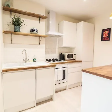 Beautiful 2-Bedroom Flat Just Steps From Oval Station London Exterior photo