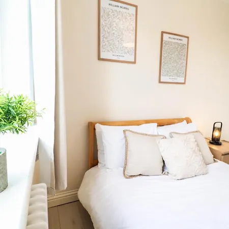 Beautiful 2-Bedroom Flat Just Steps From Oval Station London Exterior photo