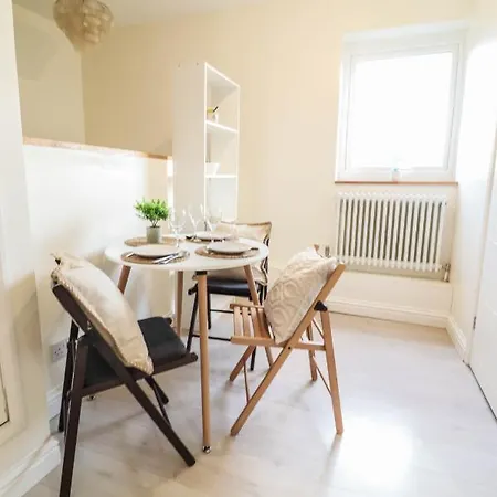 Beautiful 2-Bedroom Flat Just Steps From Oval Station London Exterior photo