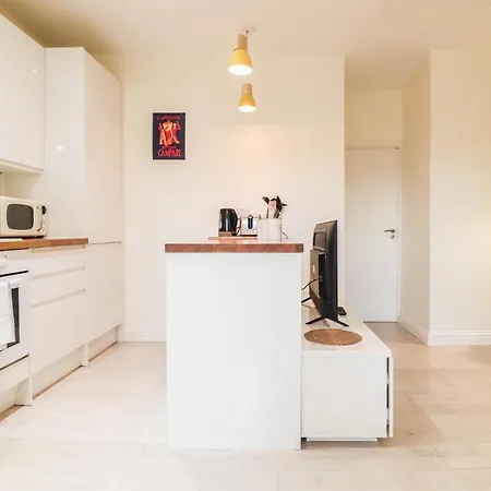 Beautiful 2-Bedroom Flat Just Steps From Oval Station London Exterior photo