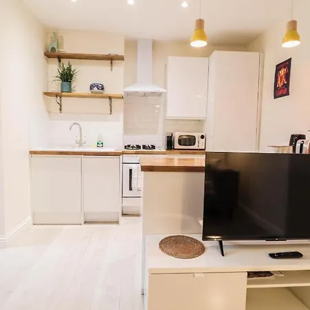 Beautiful 2-Bedroom Flat Just Steps From Oval Station London Exterior photo