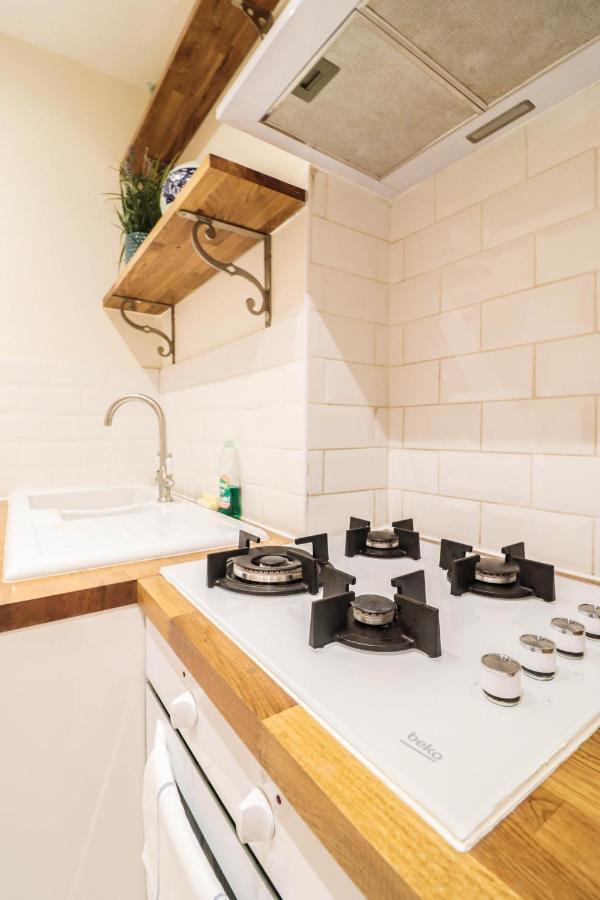 Beautiful 2-bedroom Flat Just Steps From Oval Station * Londra