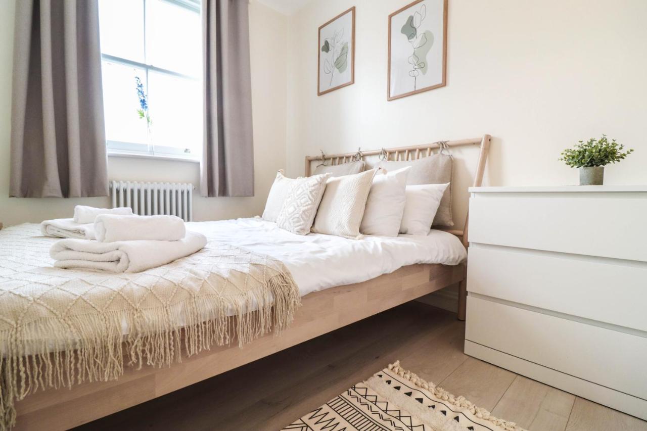 Beautiful 2-bedroom Flat Just Steps From Oval Station Appartamento
