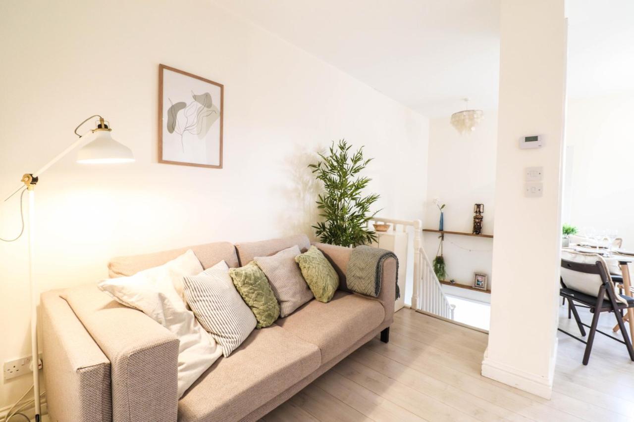 Beautiful 2-bedroom Flat Just Steps From Oval Station Appartamento *
