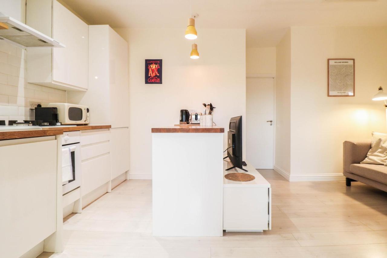 Beautiful 2-bedroom Flat Just Steps From Oval Station Appartamento *