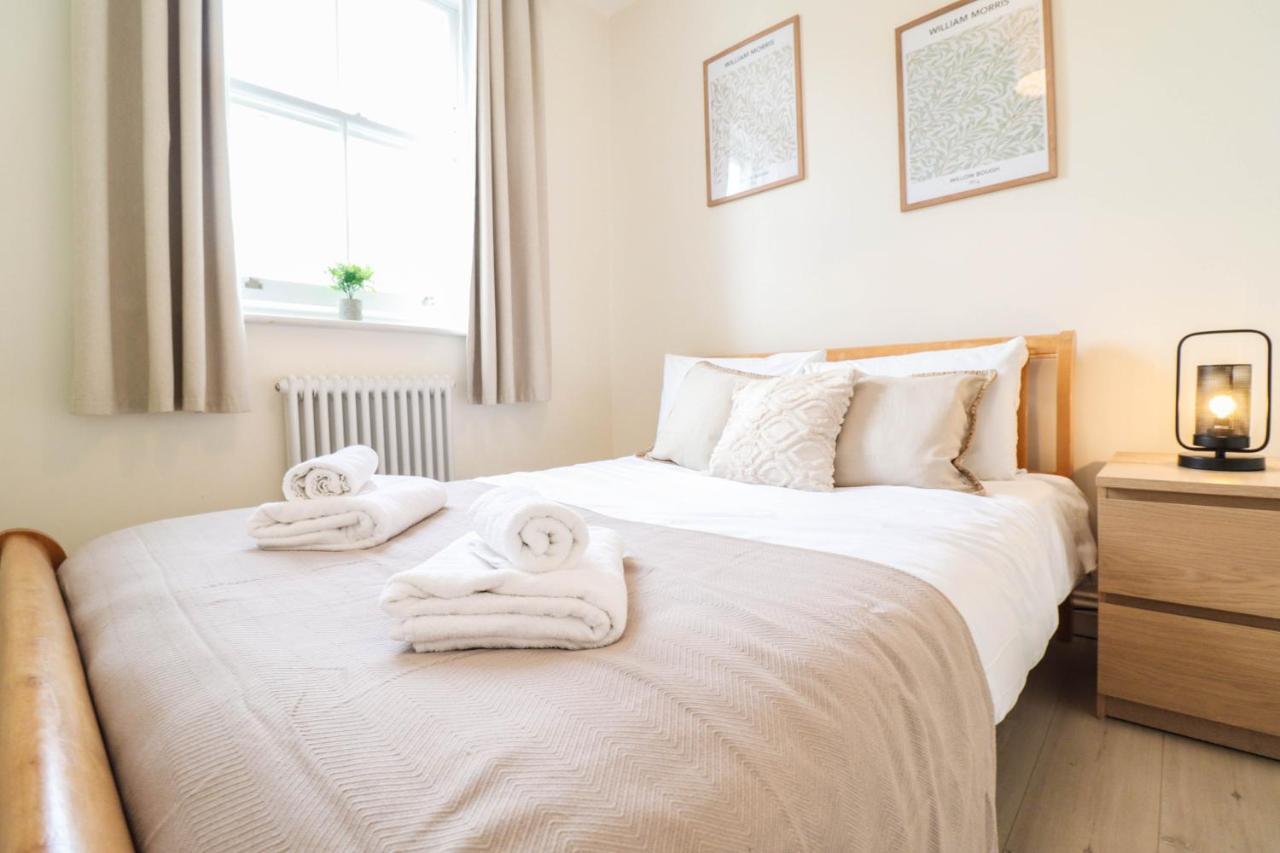 Beautiful 2-bedroom Flat Just Steps From Oval Station Londra