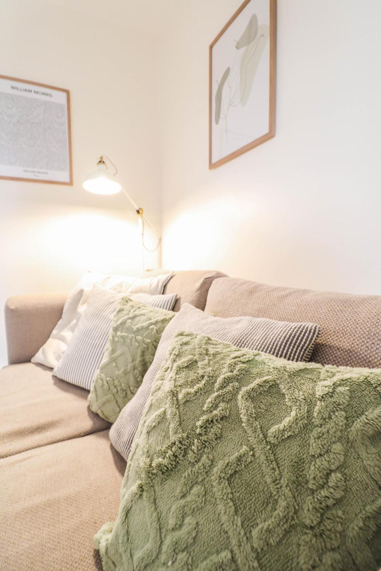Beautiful 2-bedroom Flat Just Steps From Oval Station Appartamento